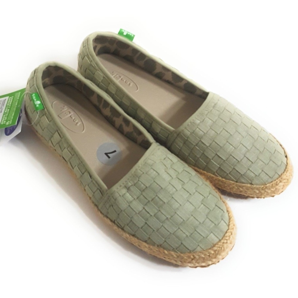 NWT SIZE 7 WOMEN'S SANUK OLIVE GREEN SLIP ON FLAT